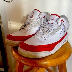 Air Jordan size 10.5 has extra shoe strings extra Nike sides